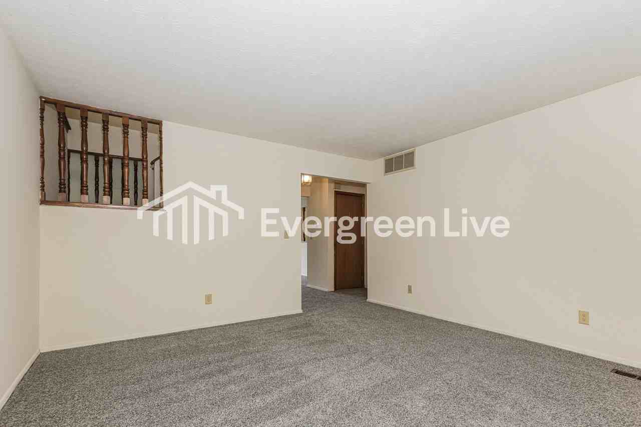 6651 Deer Knolls Dr - Photo 3 of 15