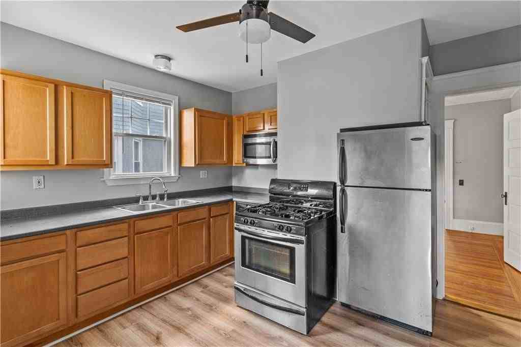 157 Irving Ave - Photo 5 of 26