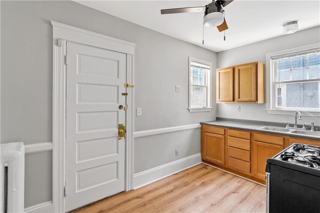 157 Irving Ave - Photo 7 of 26