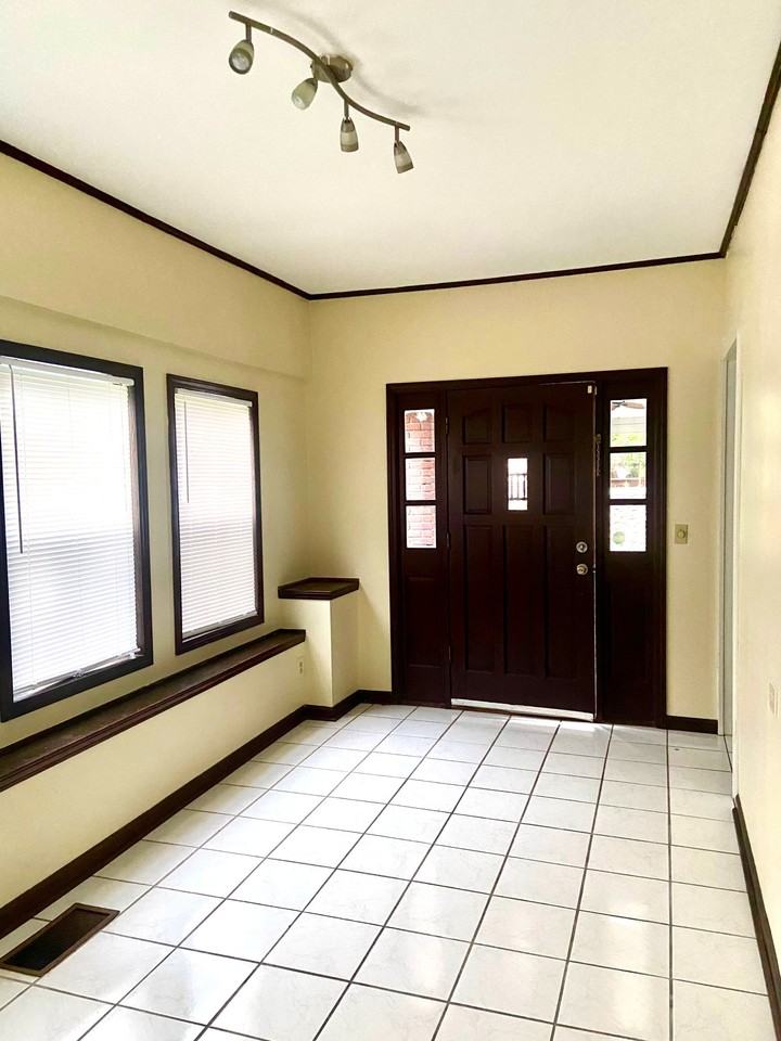 513 10th Court South - Photo 2 of 17
