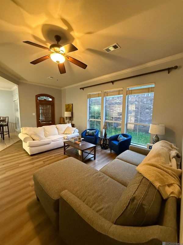 5545 Ducros Dr - Photo 5 of 7