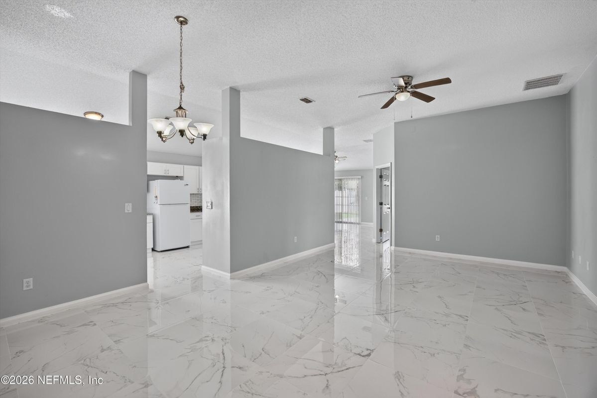490 Hillside Dr - Photo 6 of 39