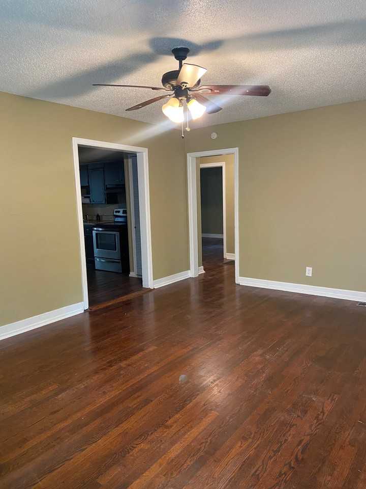 600 9th Court South - Photo 4 of 14