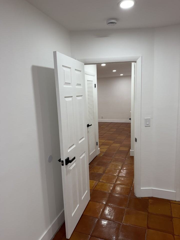 850 Sw 12th Ct #850 - Photo 3 of 9