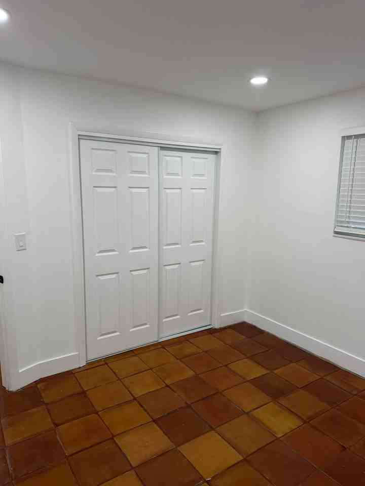 850 Sw 12th Ct #850 - Photo 6 of 9