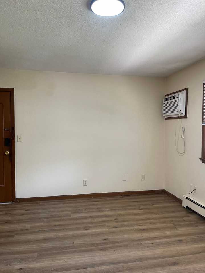 1075 33rd Street #6 - Photo 2 of 5
