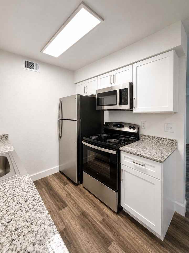 Cedar Lane Apartments - Photo 4 of 32