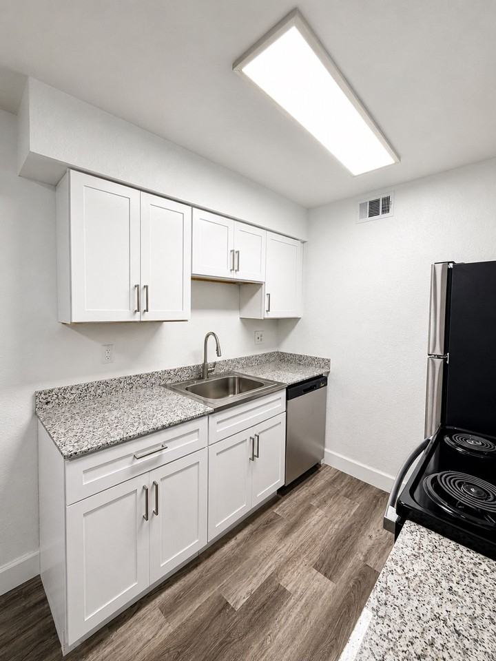 Cedar Lane Apartments - Photo 5 of 32