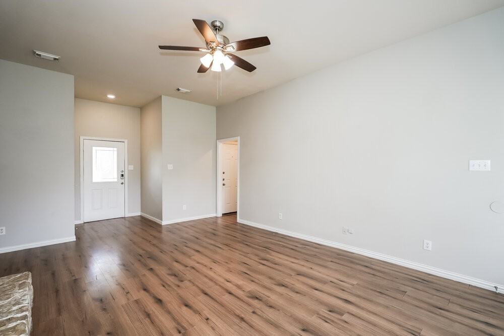 211 Dove Mdws - Photo 3 of 16