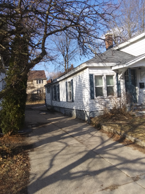 725 Fulton St E - Photo 5 of 34