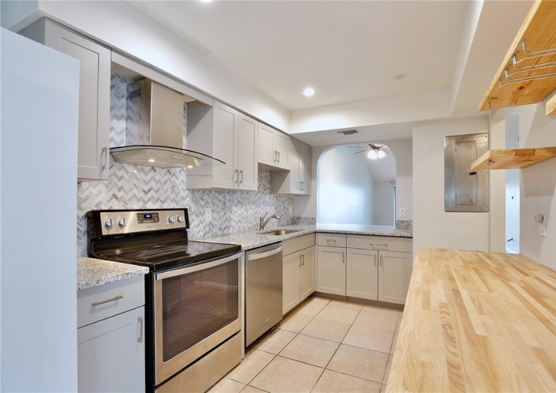 5429 Vineland Rd - Photo 5 of 14