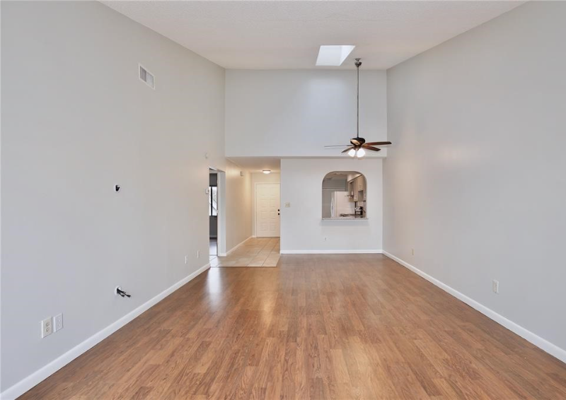 5429 Vineland Rd - Photo 7 of 14