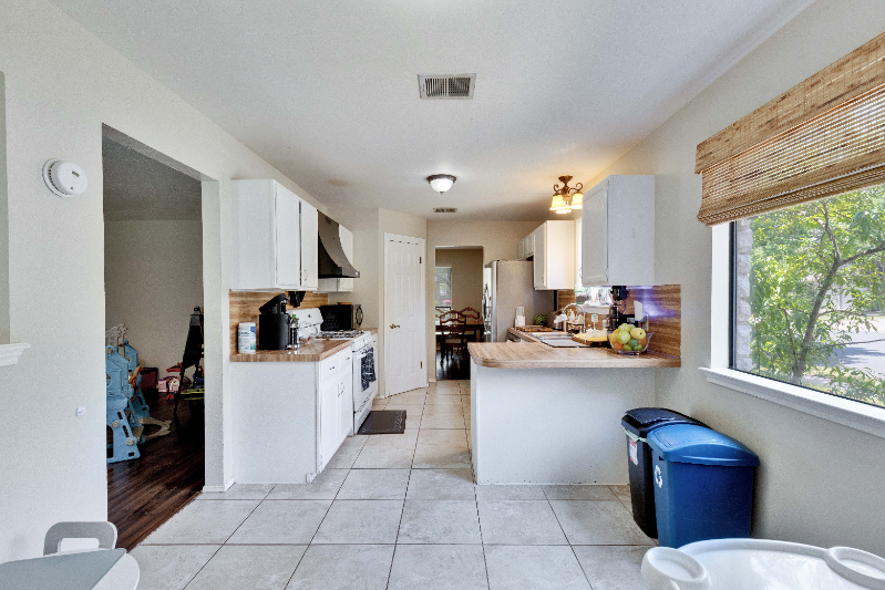 7601 Hawkeye Dr - Photo 7 of 20