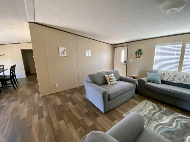 407 Hallmark St - Photo 5 of 33