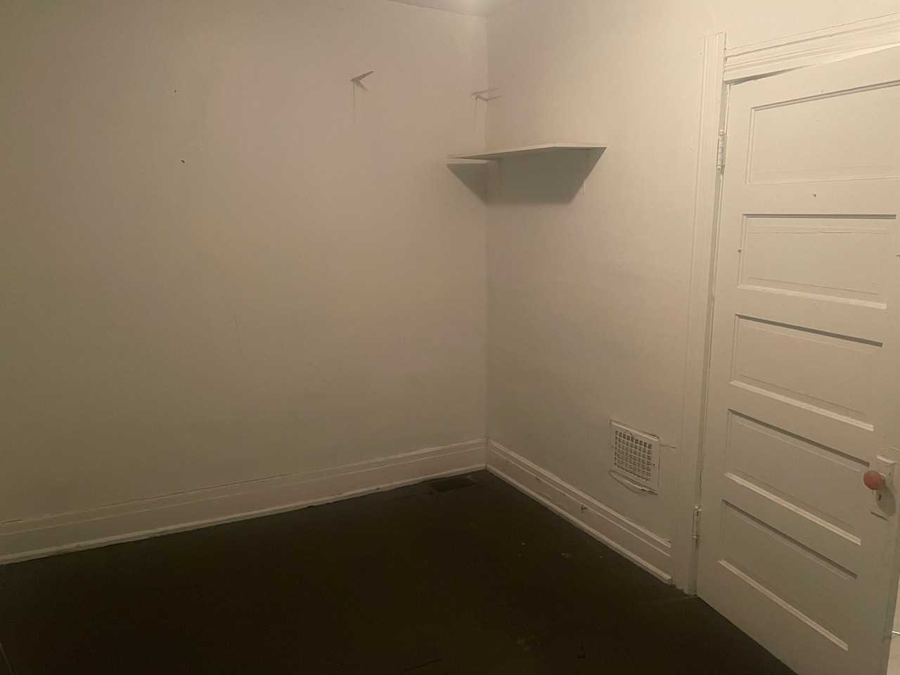 1213 Western Ave - Photo 4 of 5