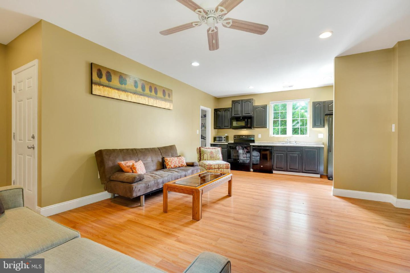 10044 Blake Ln - Photo 2 of 9