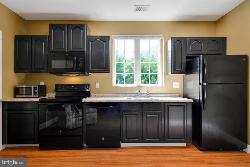 10044 Blake Ln - Photo 4 of 9