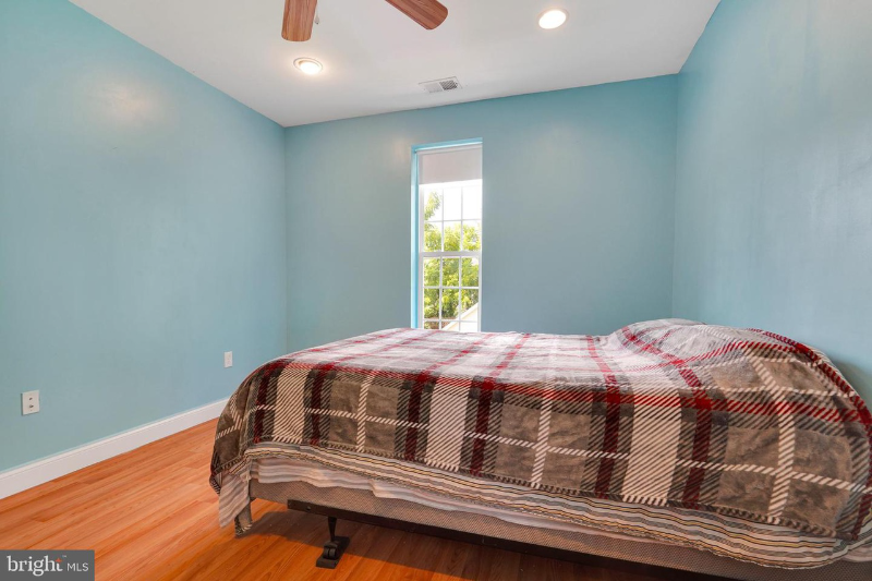 10044 Blake Ln - Photo 6 of 9
