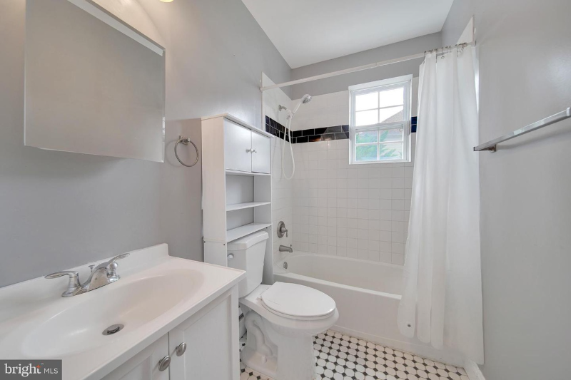 10044 Blake Ln - Photo 7 of 9