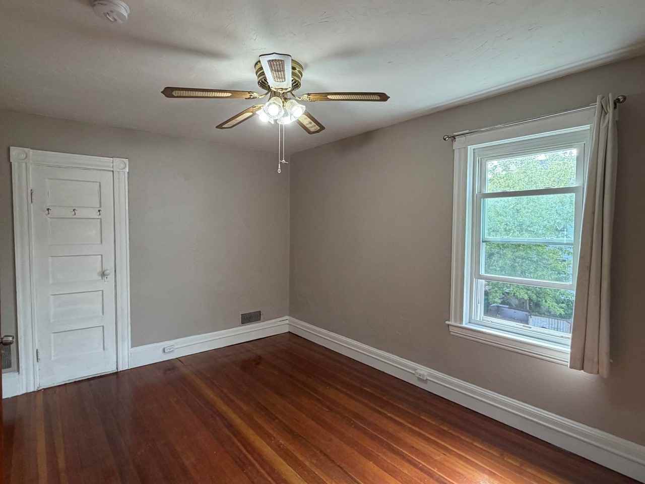 32 Heaton Ave #2 - Photo 6 of 11