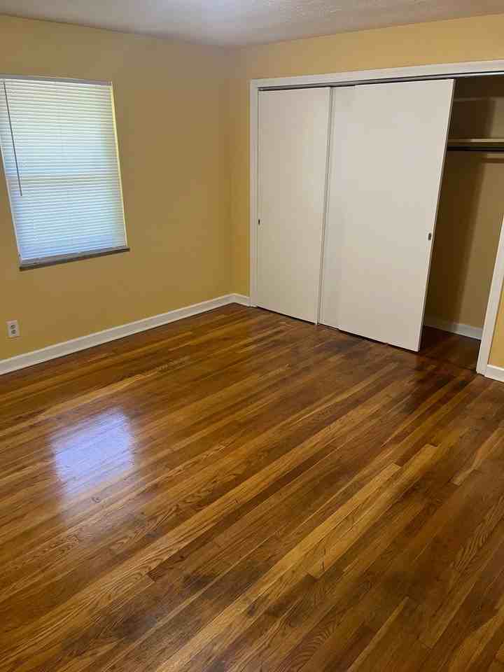 215 Marlay Rd - Photo 7 of 18