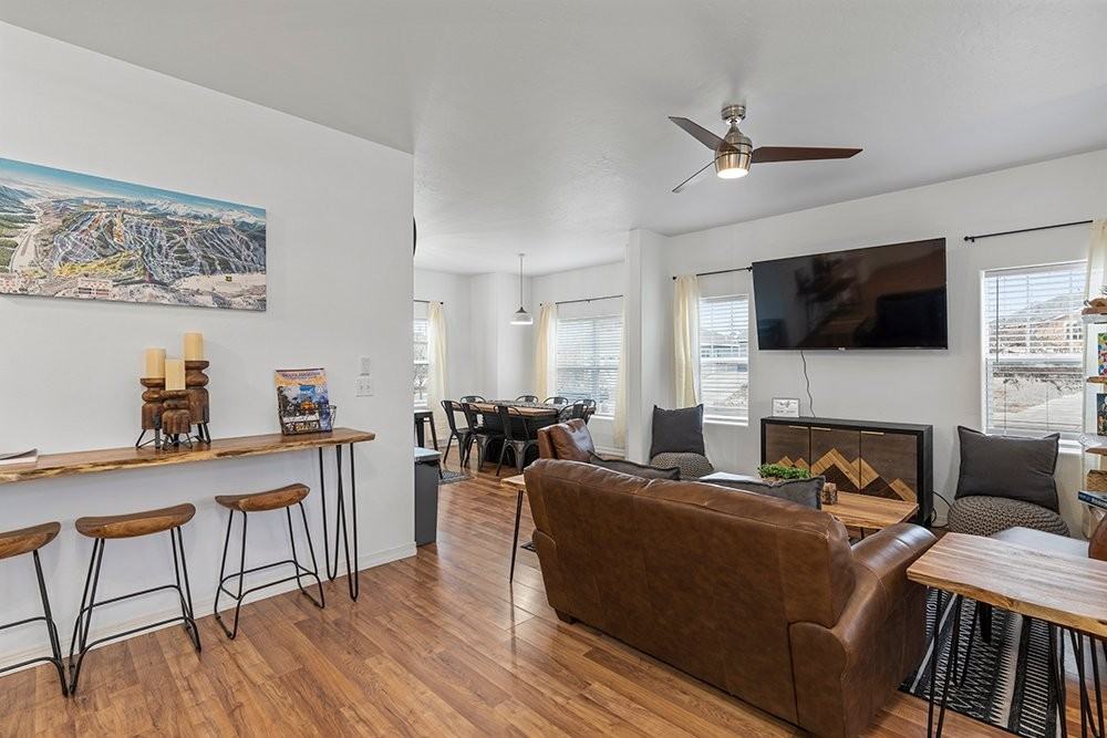 1710 N Taylor Cir - Photo 2 of 36