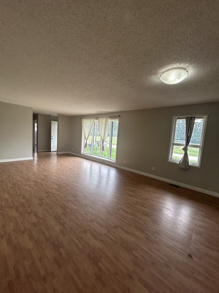 2143 Westcott Rd - Photo 2 of 12