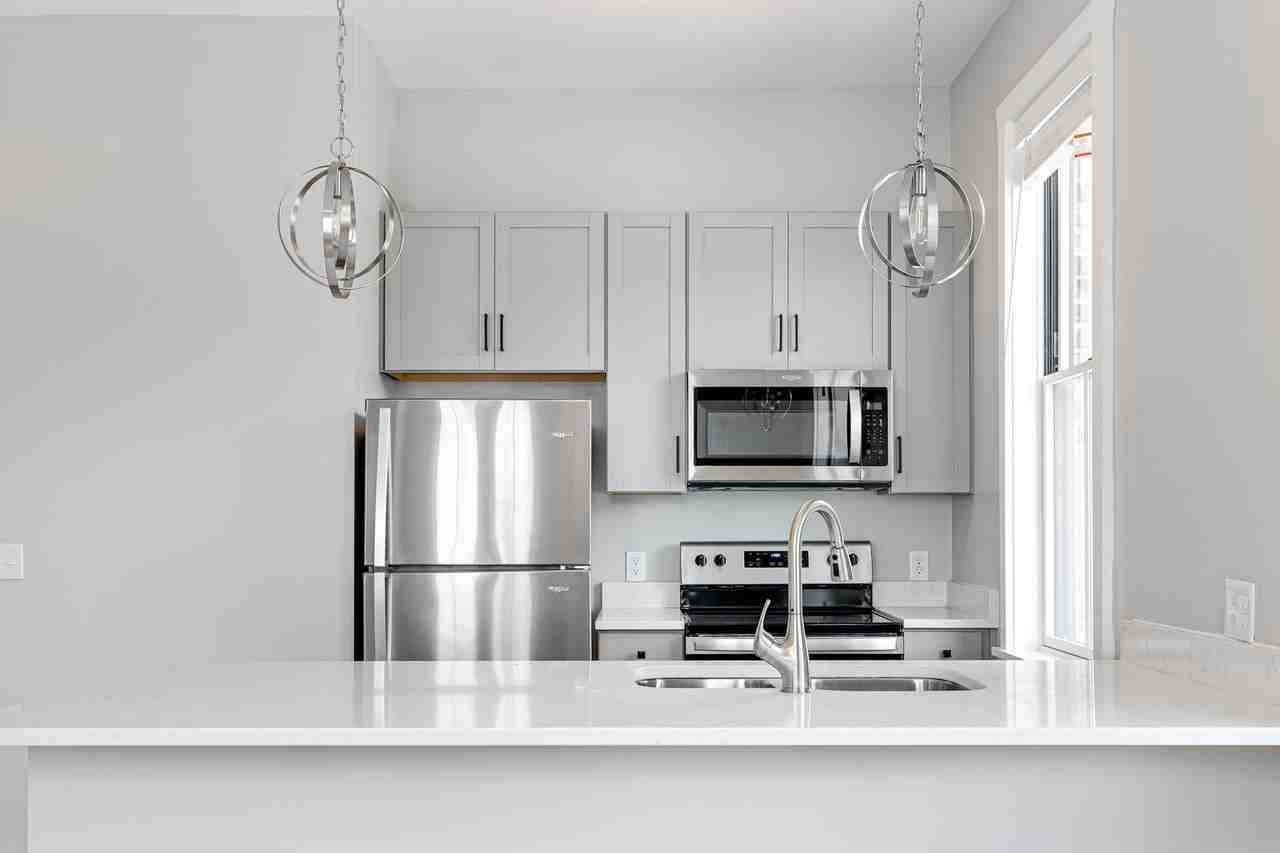 2416 Jefferson Ave - Photo 4 of 36