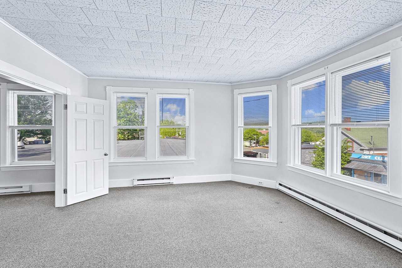 31 Hamilton St #2F - Photo 4 of 12