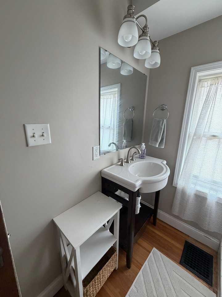 726 1st St Nw #2 - Photo 2 of 16