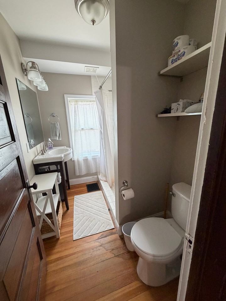 726 1st St Nw #2 - Photo 4 of 16