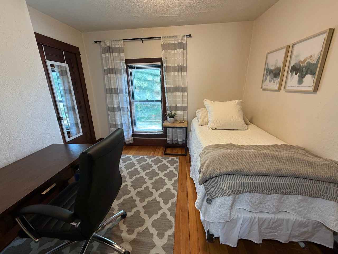 726 1st St Nw #2 - Photo 5 of 16