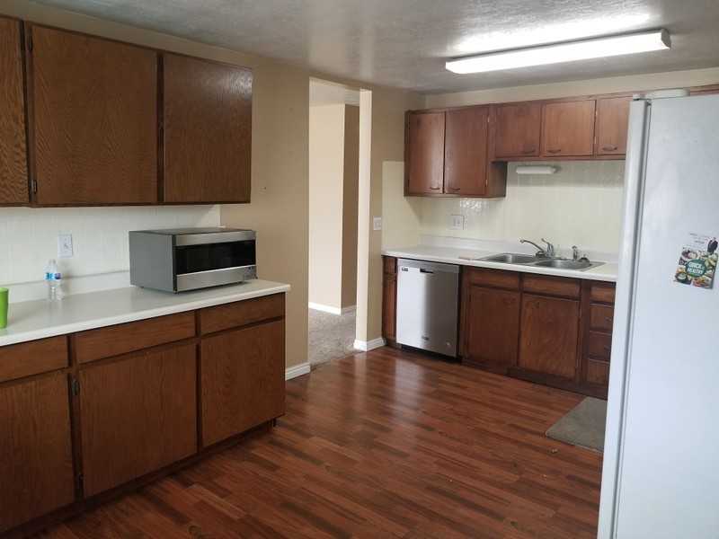 759 N Diamond St - Photo 7 of 31
