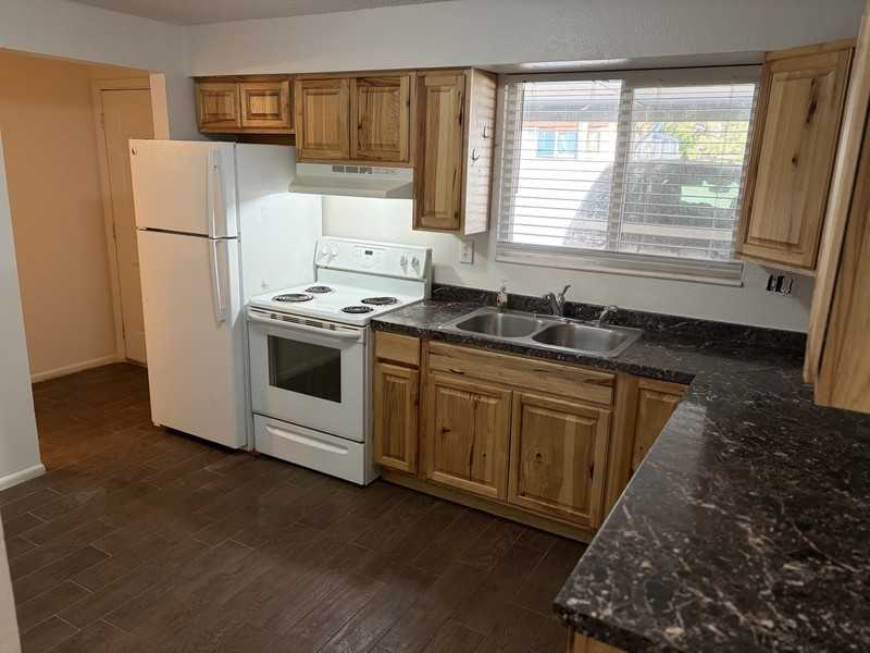 900 N Main St #1 - Photo 4 of 7