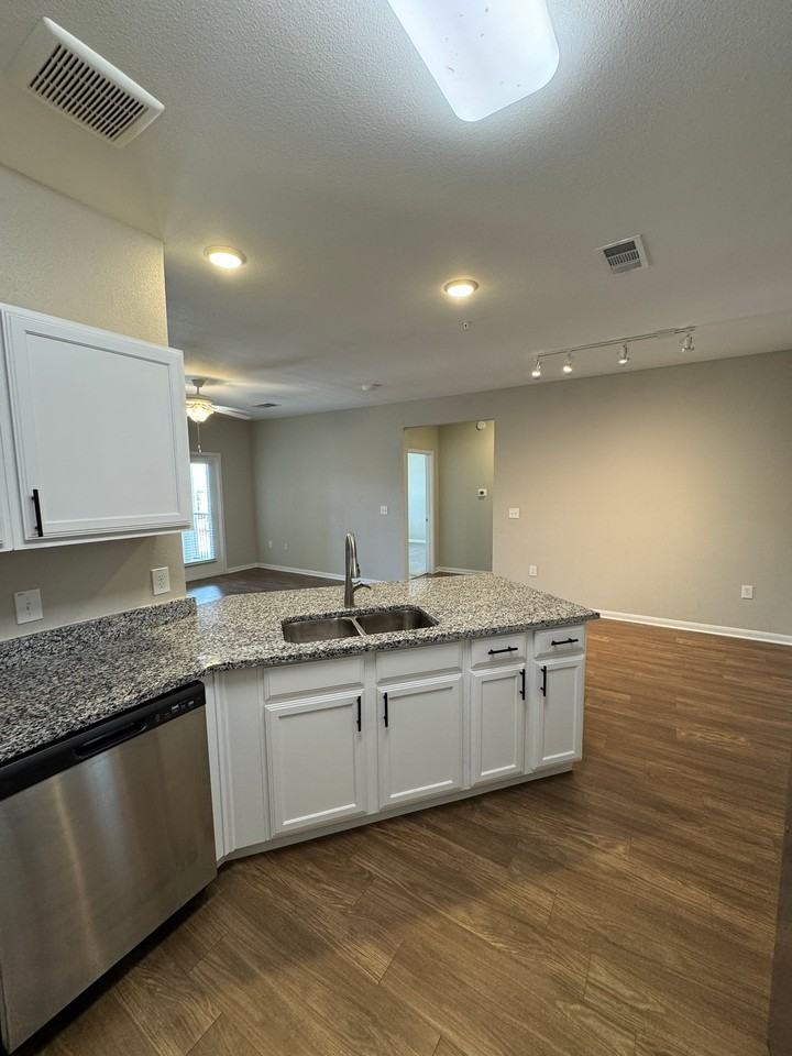 450 Houston Ridge Dr #2106