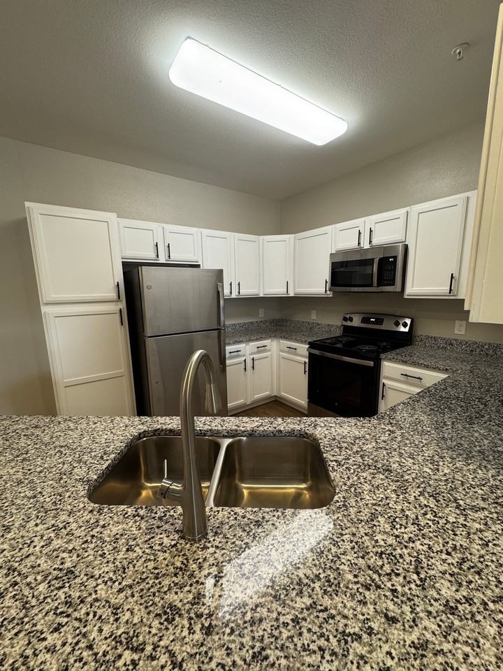 450 Houston Ridge Dr #2106 - Photo 2 of 18