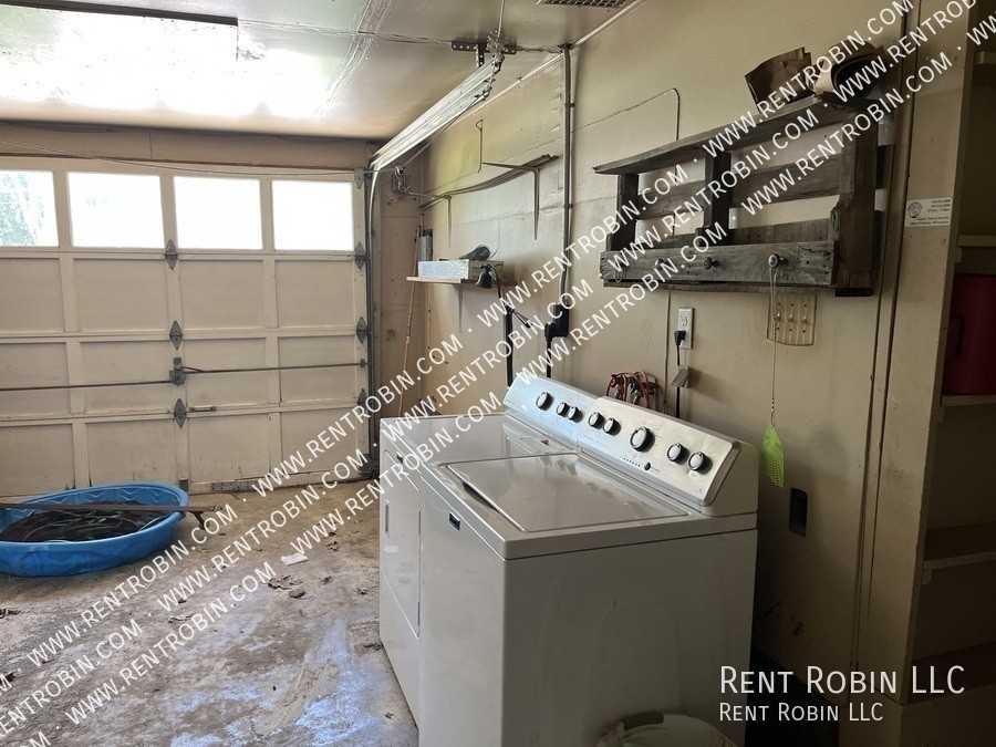 5411 Halsey St - Photo 4 of 10