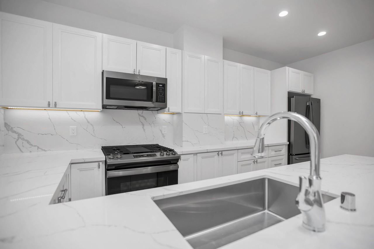 1369 Hyde - Photo 7 of 22
