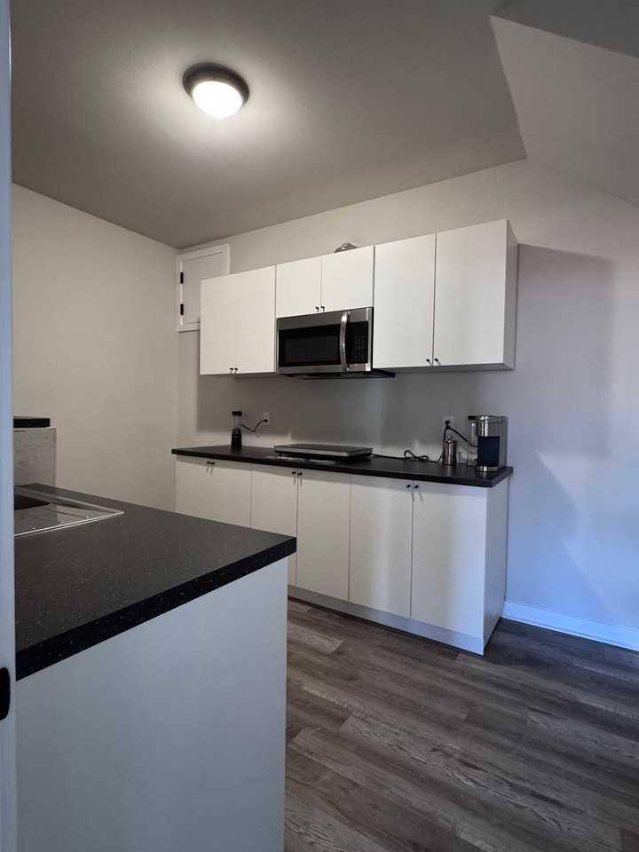 5162 86th Ave Ne #B - Photo 7 of 10