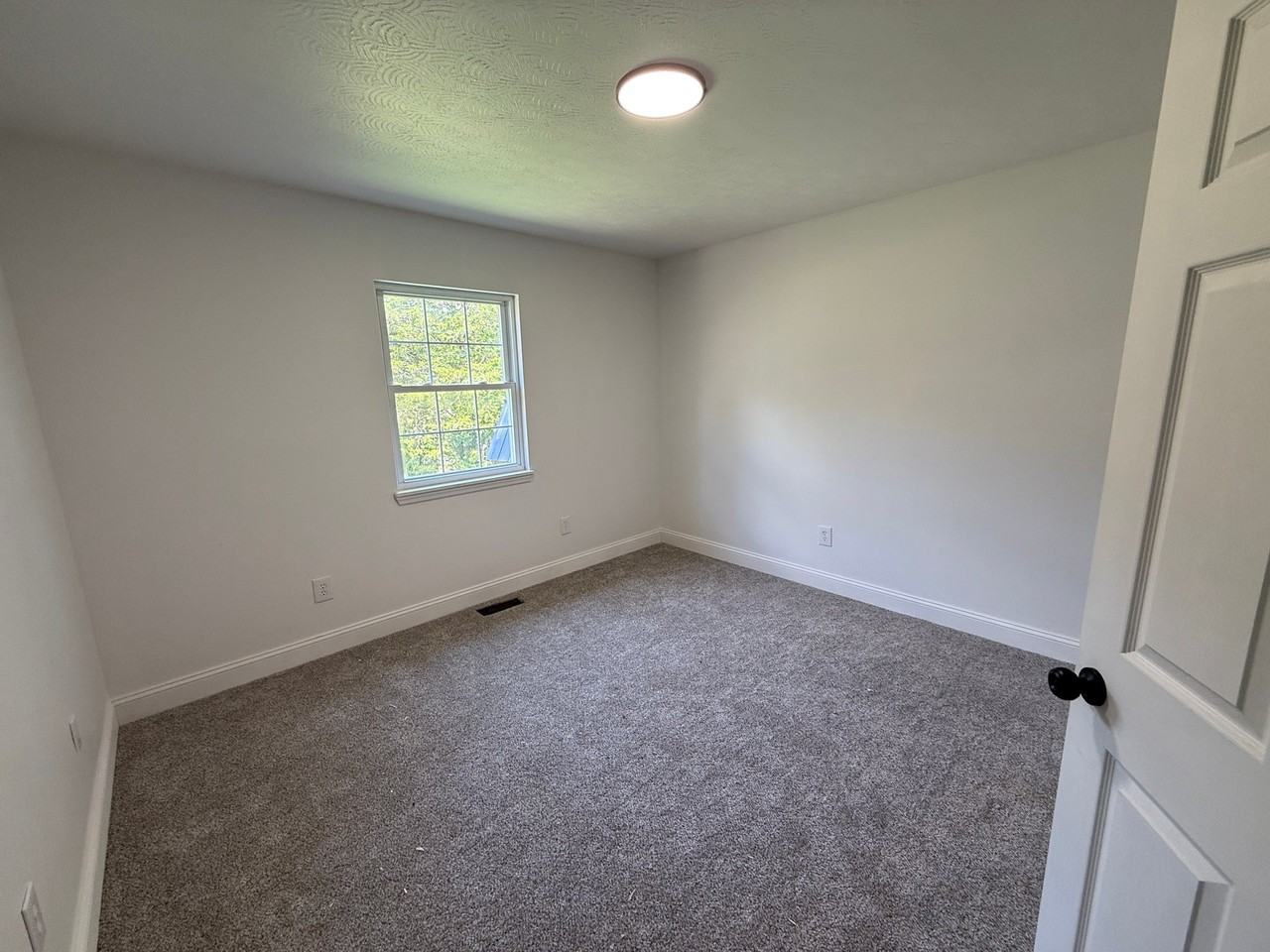 208 2nd St - Photo 4 of 9