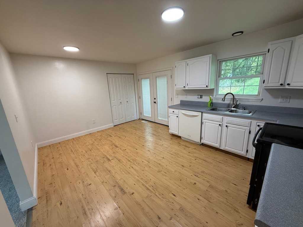208 2nd St - Photo 7 of 9