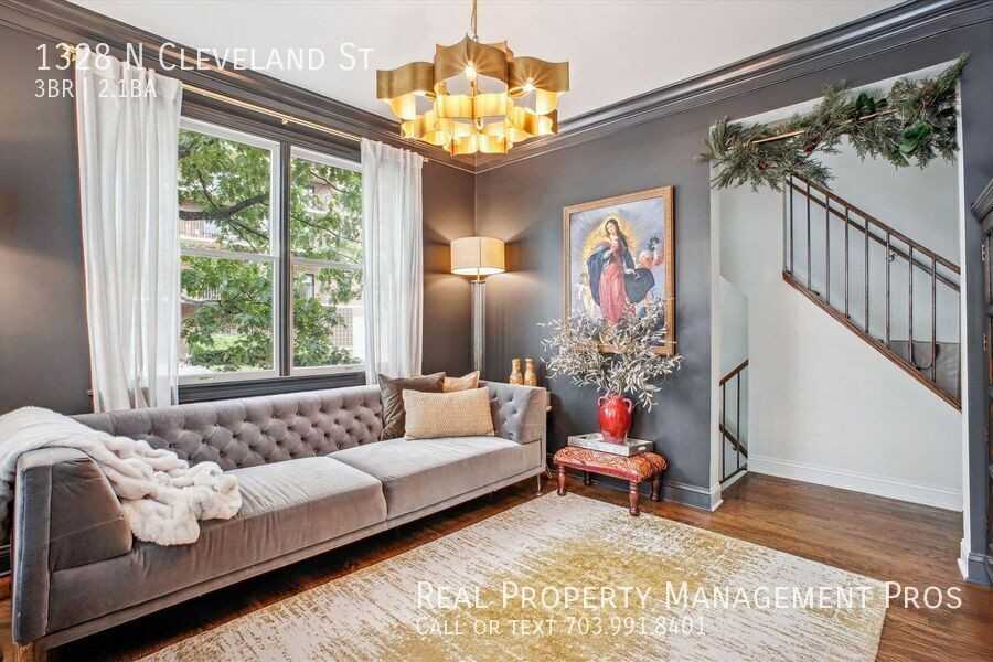 1328 N Cleveland St - Photo 4 of 38