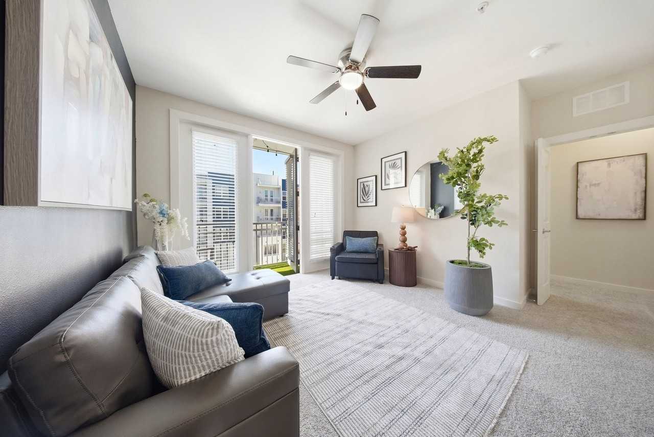 1702 W Cleveland St #404 - Photo 3 of 50