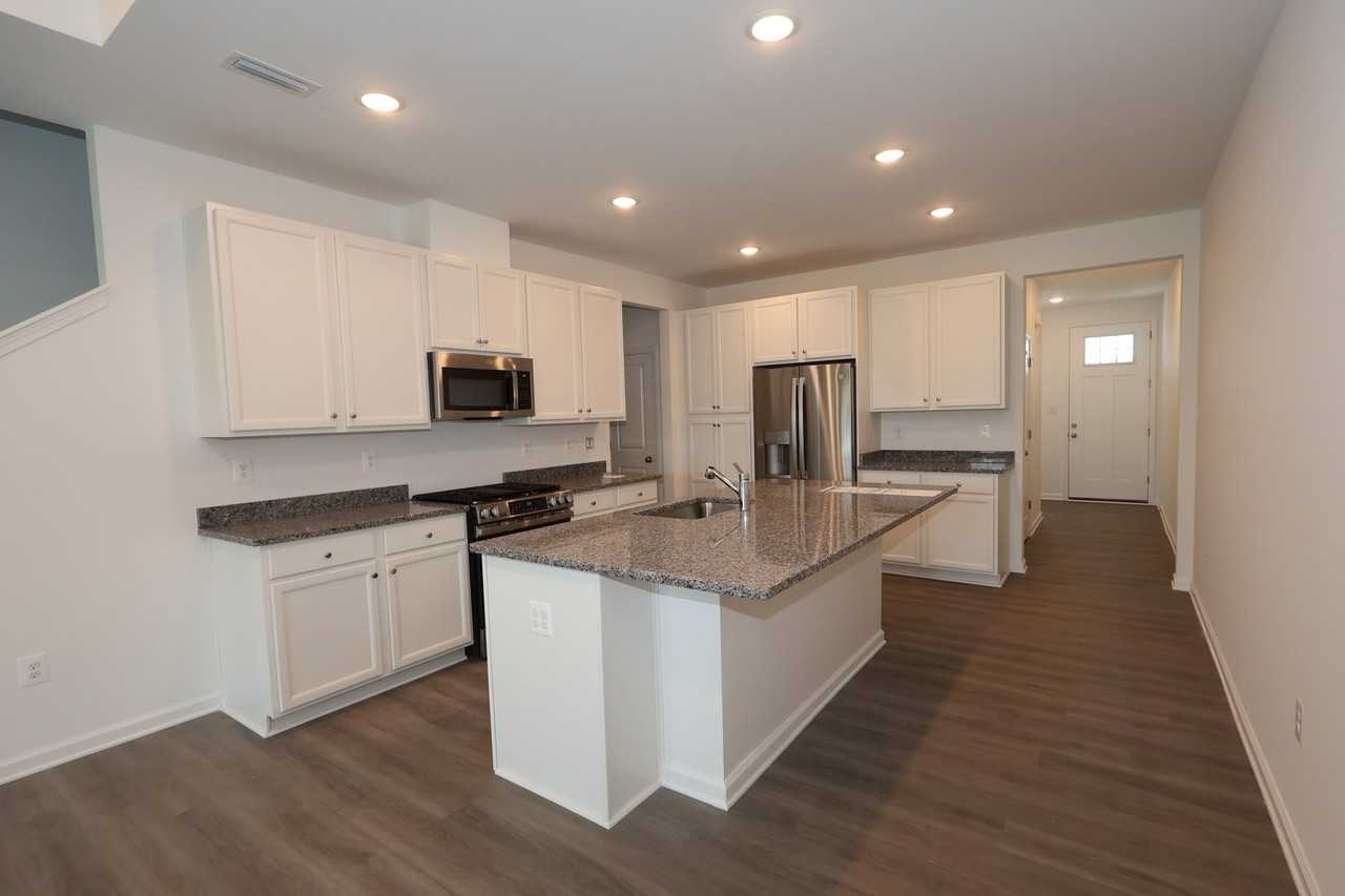 20436 Spyglass Cir - Photo 2 of 13