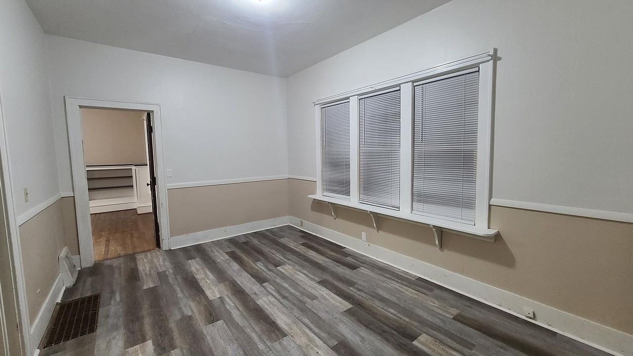 615 W Main St - Photo 5 of 7