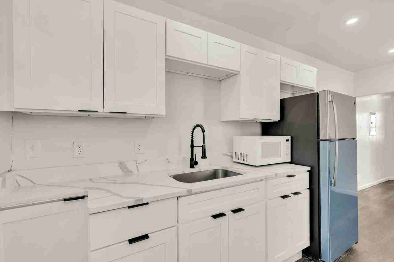 810 Otis Pl Nw #3 - Photo 2 of 16
