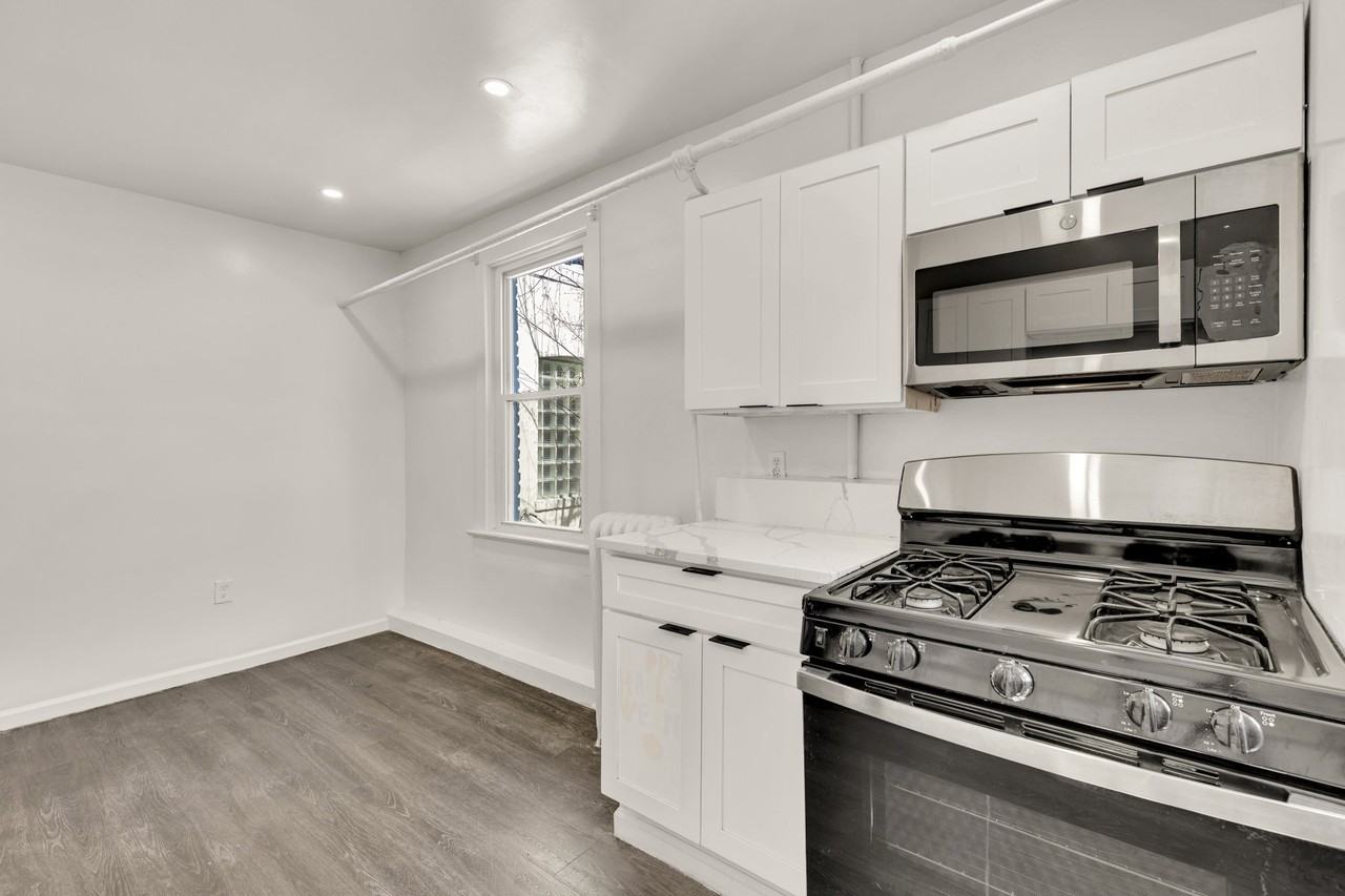 810 Otis Pl Nw #3 - Photo 3 of 16