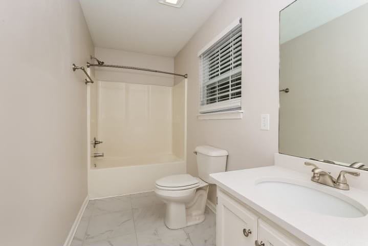 498 Laramie Dr - Photo 2 of 2