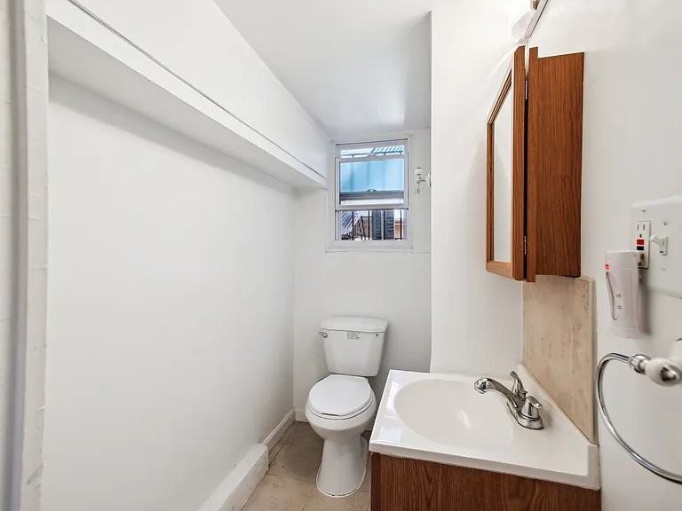 2609 11th St Nw #B - Photo 6 of 13