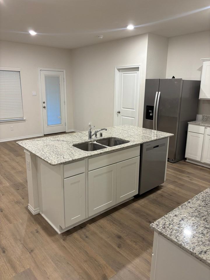 2551 Quiet Oak Ln - Photo 2 of 20